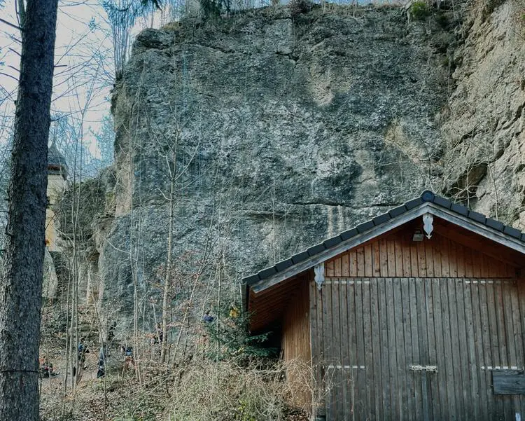 Klettertopo „Altweiberriß“ am Fels Biber in Unteres Inntal