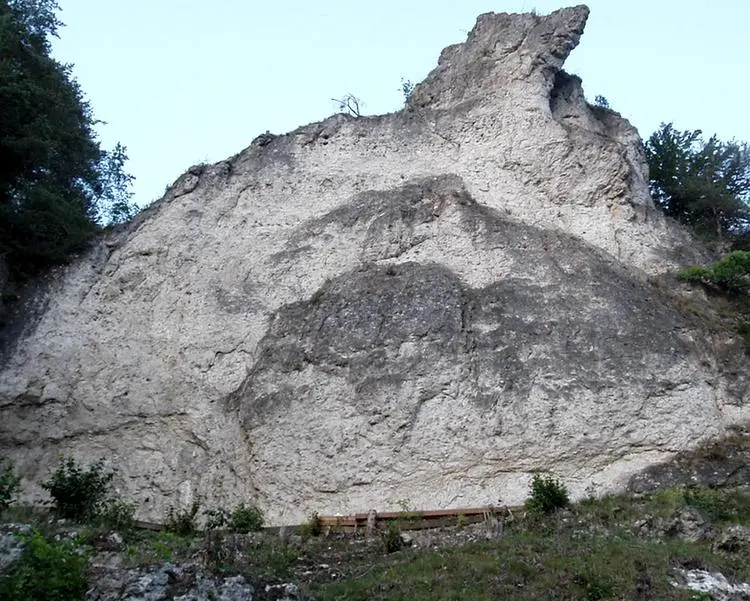 Klettertopo „Hauptwand“ am Fels Eisenbahnerwand in Labertal