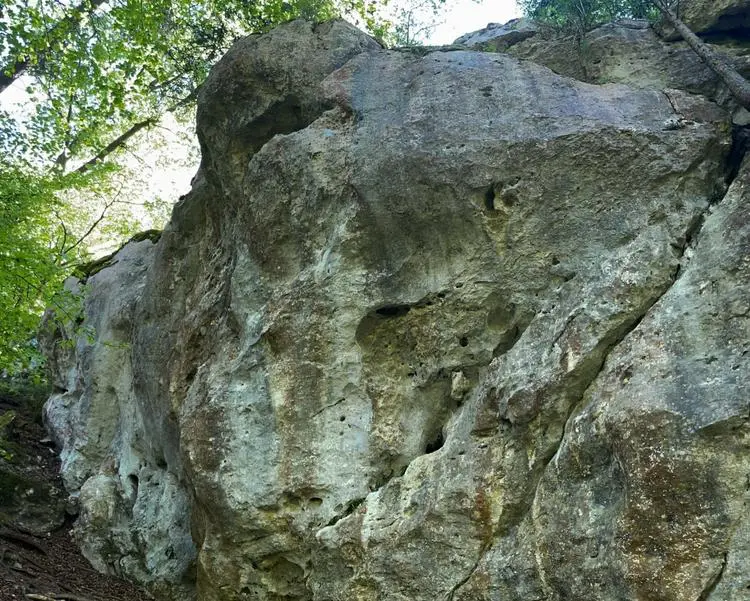 Klettertopo „Untere Allinger Wand links“ am Fels Allinger Wände in Labertal