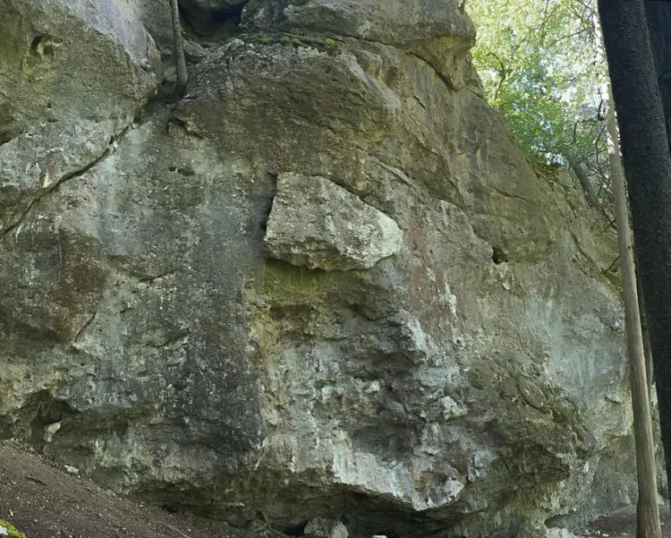 Klettertopo „Untere Allinger Wand mitte“ am Fels Allinger Wände in Labertal