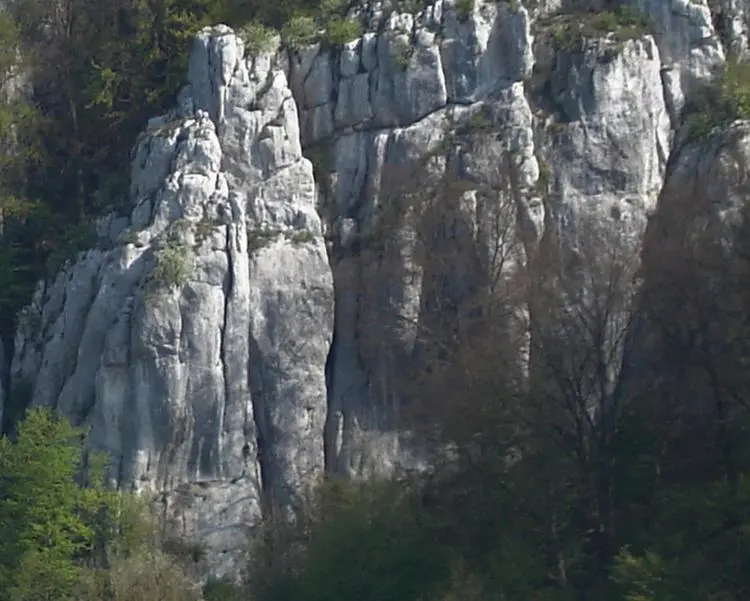 Klettertopo „Quaderwand links“ am Fels Quaderwand in Altmühltal