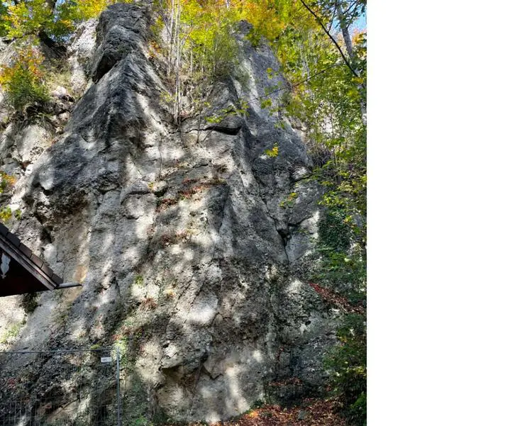 Klettertopo „Direkte Verschneidung“ am Fels Biber in Unteres Inntal