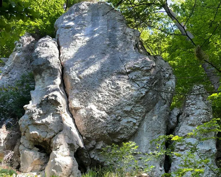 Klettertopo „Bruckdorfer Wand rechts“ am Fels Bruckdorfer Wand in Labertal