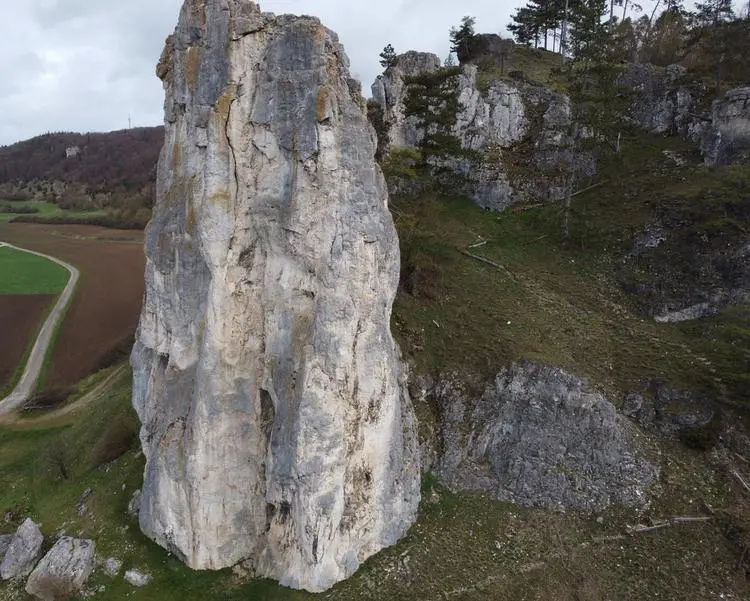 Klettertopo „Burgstein Ostseite“ am Fels Burgstein in Konstein