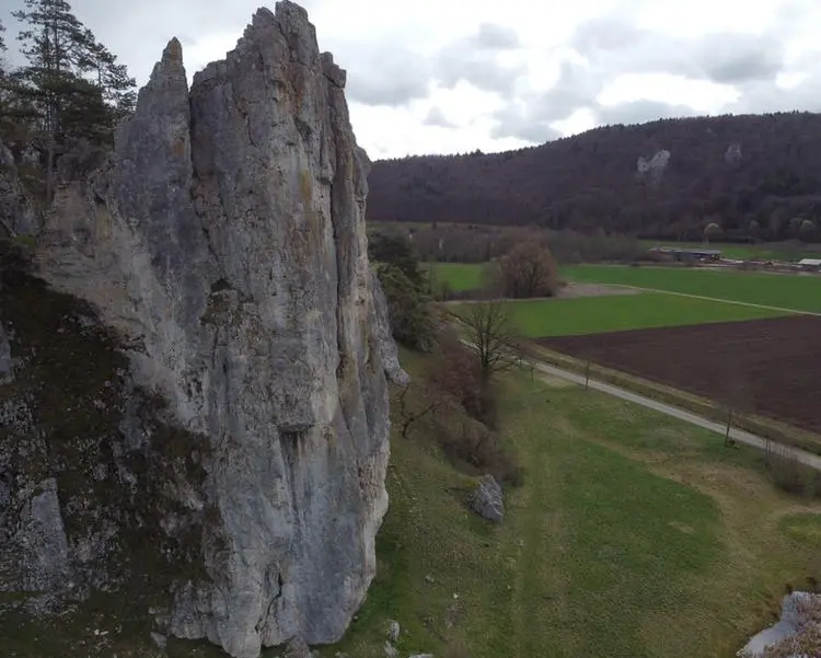 Klettertopo „Burgstein Westseite“ am Fels Burgstein in Konstein
