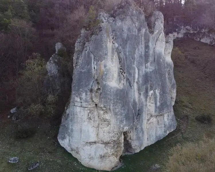 Klettertopo „Dollnsteiner Wand Linker Teil“ am Fels Dollnsteiner Wand in Konstein