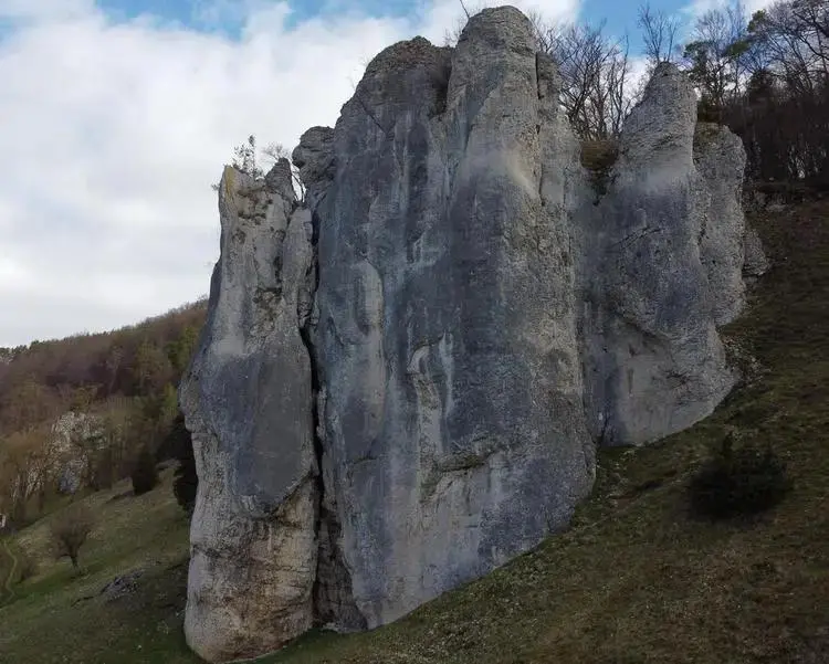 Klettertopo „Dollnsteiner Wand Rechter Teil“ am Fels Dollnsteiner Wand in Konstein
