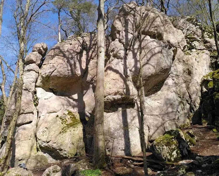 Klettertopo „Pfeiler“ am Fels Felsengarten in Konstein
