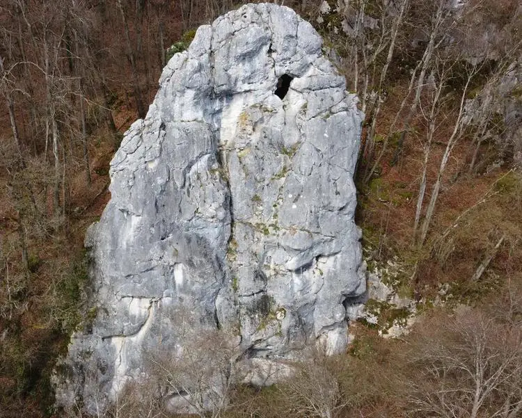 Klettertopo „Fensterlwand Südwand“ am Fels Fensterlwand in Konstein
