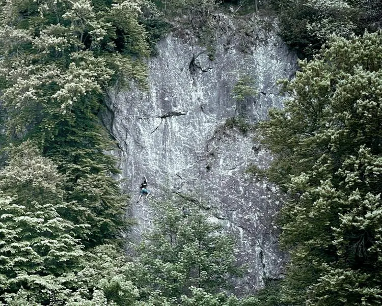 Klettertopo „Rechter Teil“ am Fels Luegsteinsee in Unteres Inntal