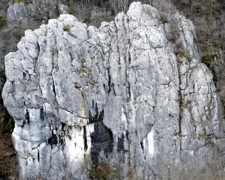 Klettertopo „Oberlandwand Südwand“ am Fels Oberlandwand in Konstein