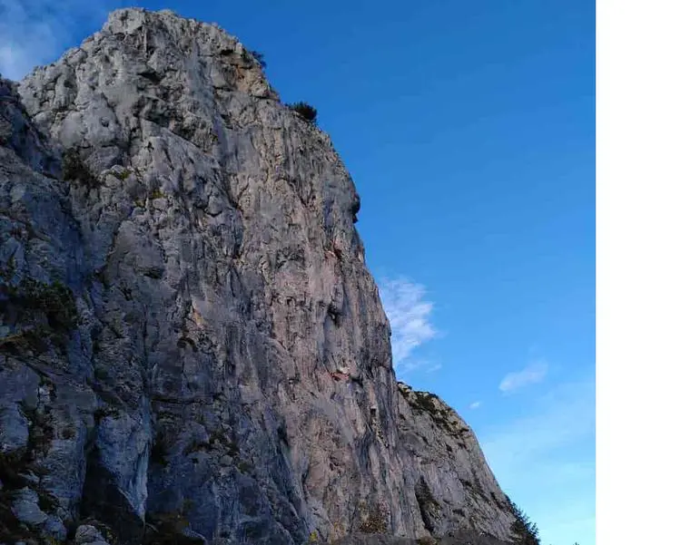 Klettertopo „Roßsteinnadel Südwand“ am Fels Roß- und Buchstein in Tölzer Land