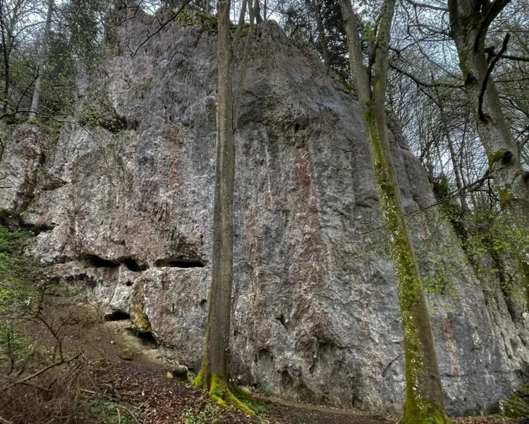 Klettertopo „Hauptwand“ am Fels Schild in Labertal