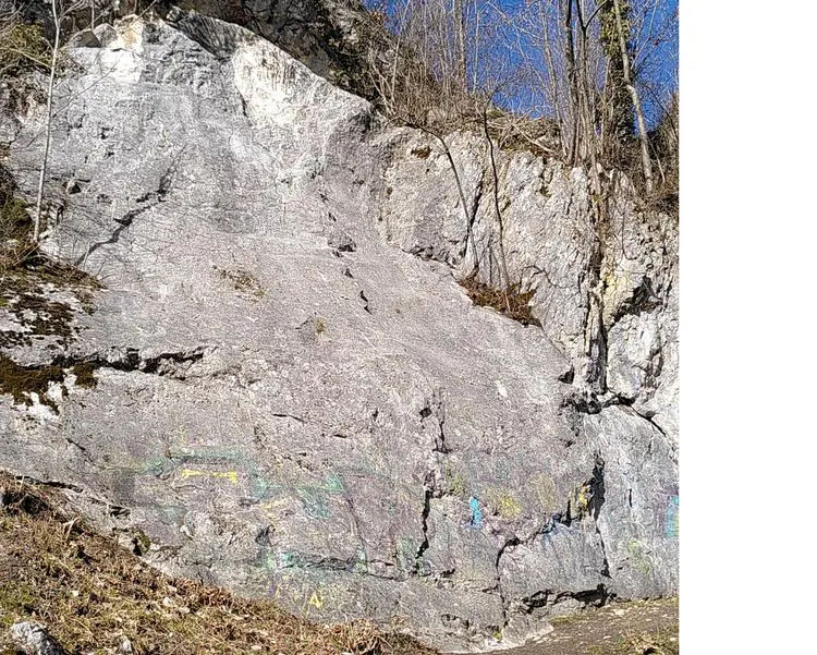 Klettertopo „Platte“ am Fels Schlossberg in Unteres Inntal