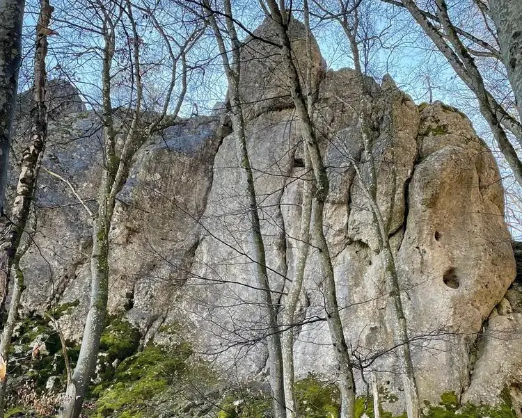 Klettertopo „Guillotine“ am Fels Weisse Wand in Konstein